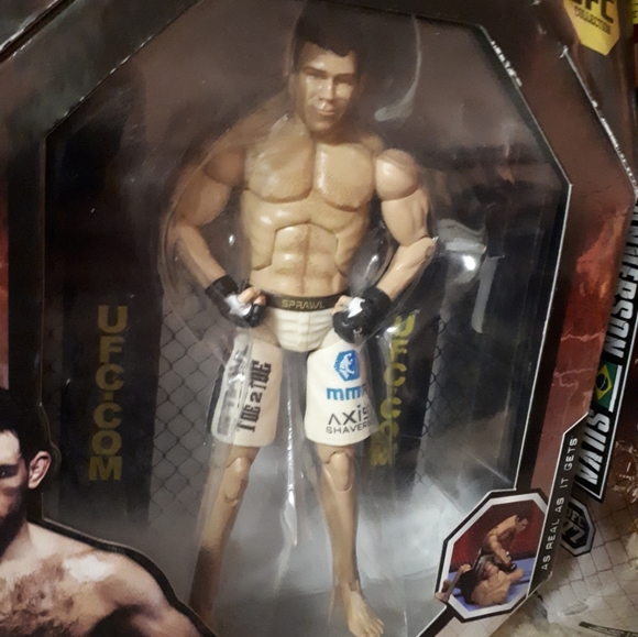 UFC action figures in box - Picture 4 of 6